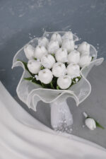 Islak Lale İncili Tüllü Beyaz Gelin Buketi - Görsel 2