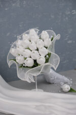 Islak Lale İncili Tüllü Beyaz Gelin Buketi