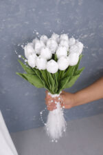 İncili Püsküllü Islak Lale Gelin Buketi