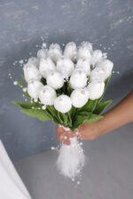 İncili Püsküllü Islak Lale Gelin Buketi - Görsel 3